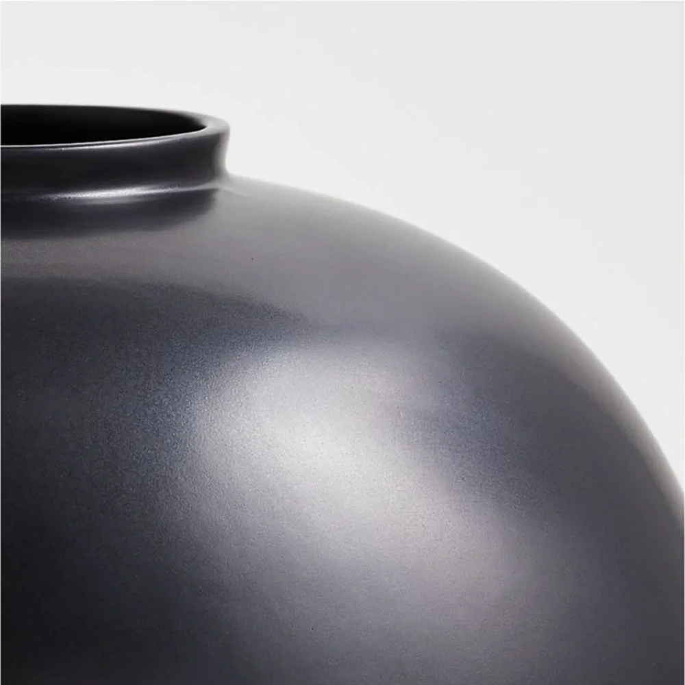 CRATE&BARREL NWT Jimena black round vase -10.4”h